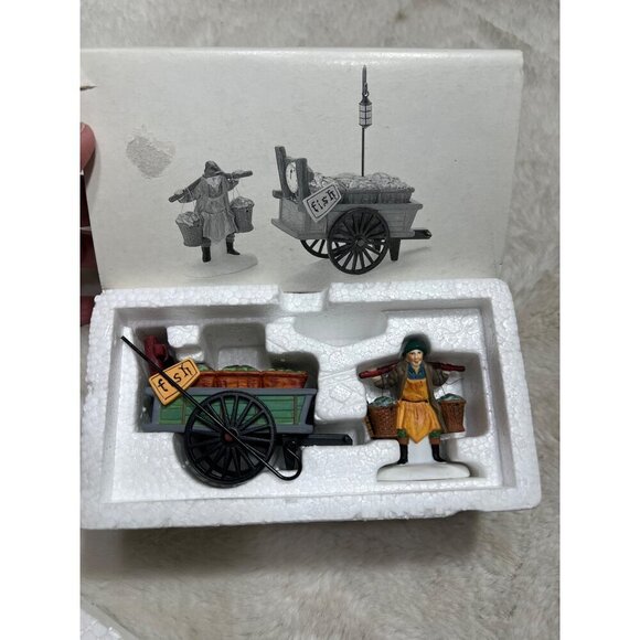 Department 56 Heritage Village Collection Chelsea Market Fish Monger & Cart - Picture 6 of 7